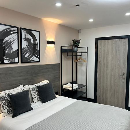 Thandi House Heathrow Airport Ashford  Экстерьер фото