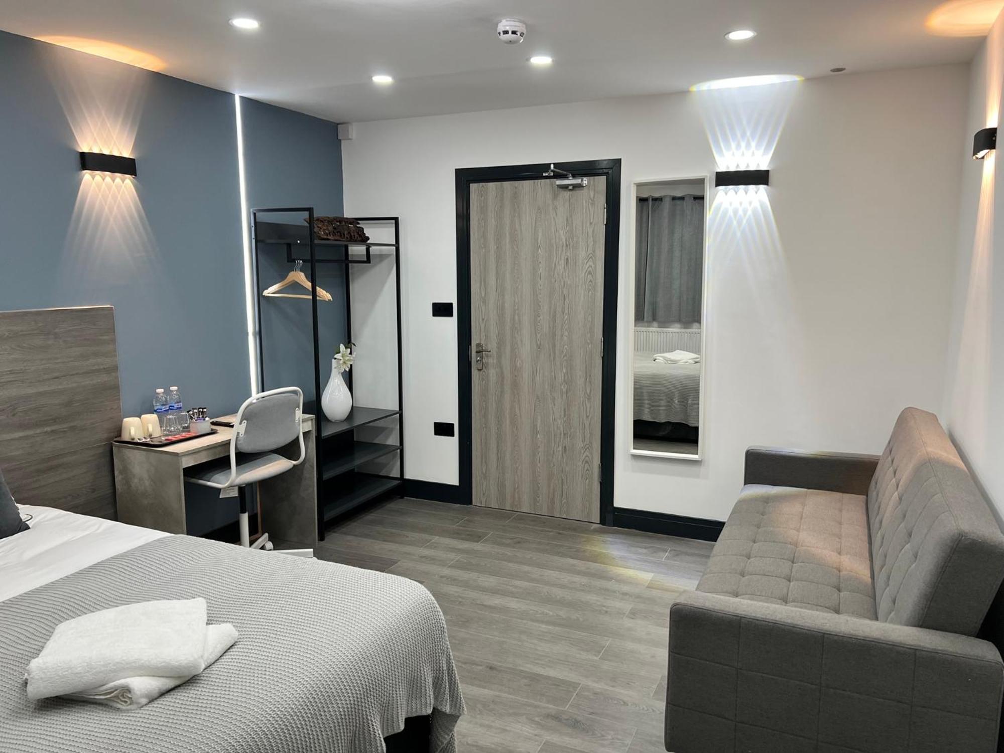 Thandi House Heathrow Airport Ashford  Экстерьер фото