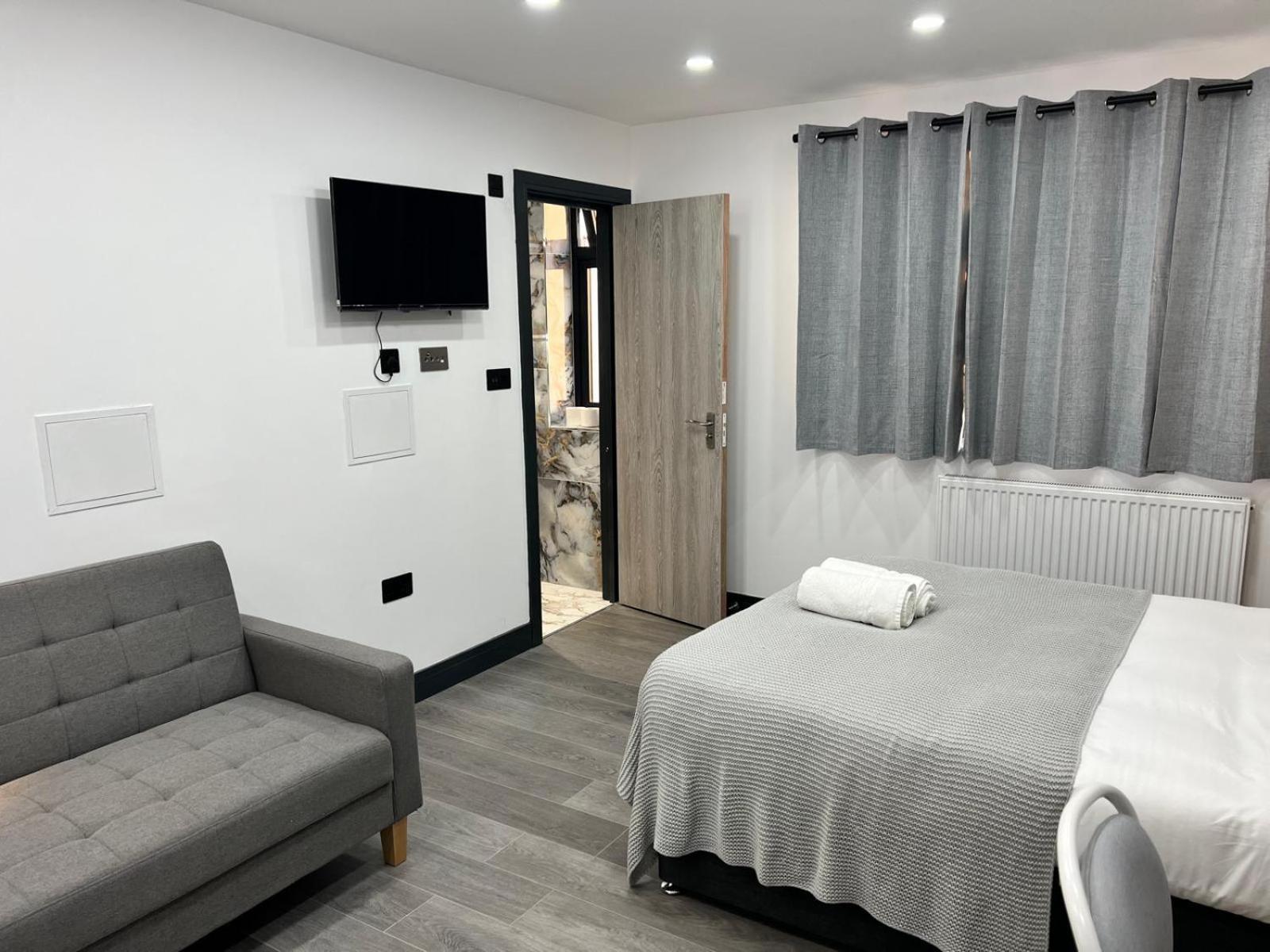 Thandi House Heathrow Airport Ashford  Экстерьер фото